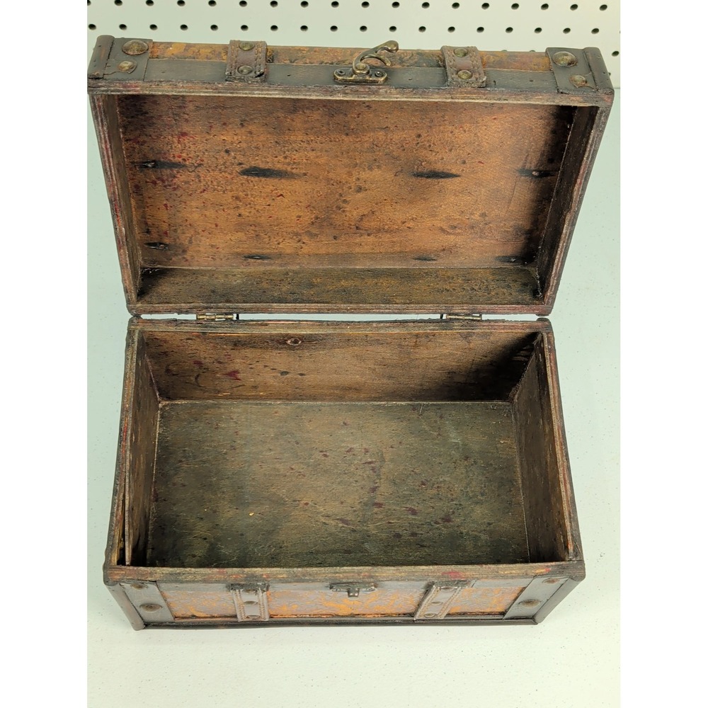 Wood‎ & Faux Leather Treasure Chest Trinket Box Halloween Prop - Picture 6 of 6